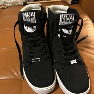 Men’s Size 12 Mija Smiley Face Heelys